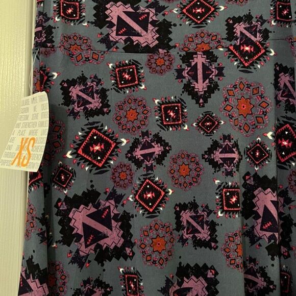 LulaRoe NWT Maxi Pull-on Skirt- Gray Black Purple Red Aztec Design- Size XS - Picture 2 of 7